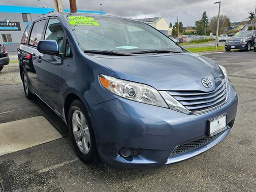 2017 Toyota Sienna LE