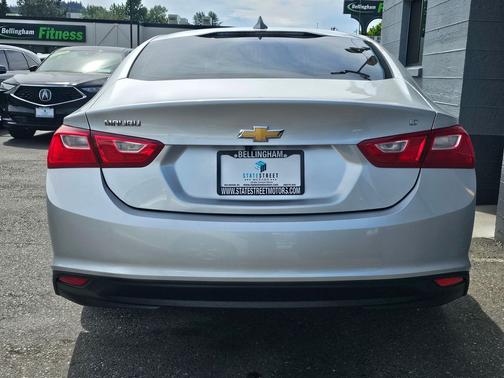 Silver Ice Metallic 2018 Chevrolet Malibu LT