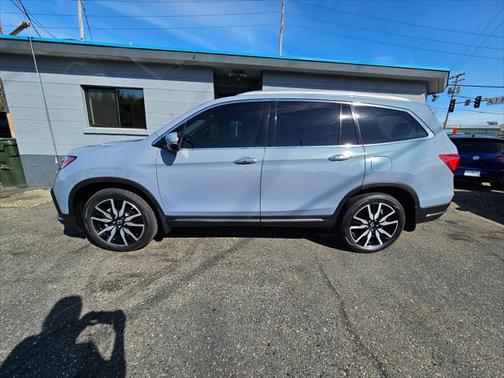 2022 Honda Pilot Touring 8-Passenger
