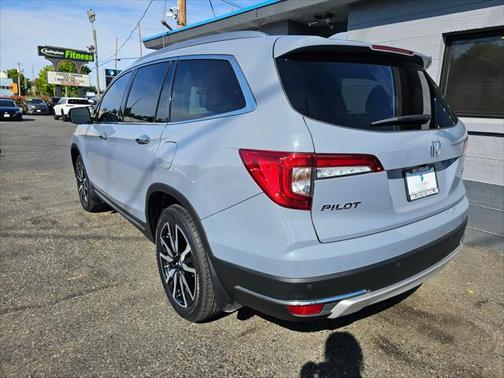 2022 Honda Pilot Touring 8-Passenger