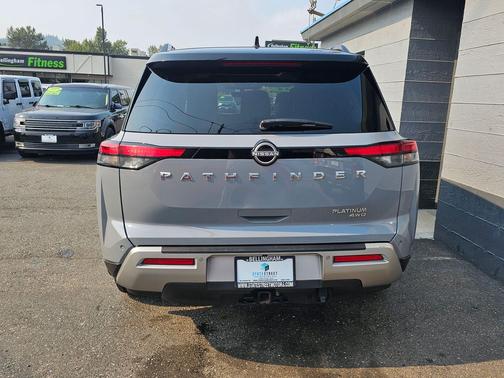 2023 Nissan Pathfinder Platinum 4WD