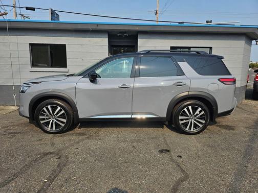 2023 Nissan Pathfinder Platinum 4WD