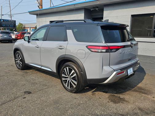2023 Nissan Pathfinder Platinum 4WD