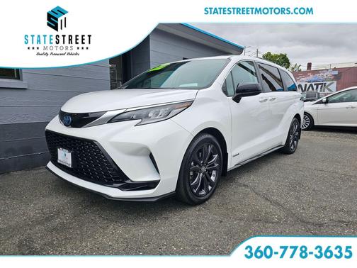 Super White 2021 Toyota Sienna XSE 7 Passenger
