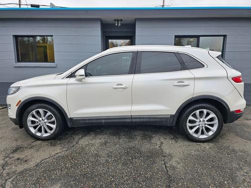 White Platinum Metallic Tri-Coat 2017 Lincoln MKC Select