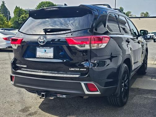 Midnight Black Metallic 2017 Toyota Highlander Limited