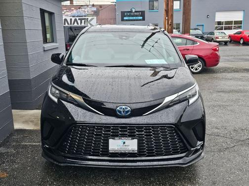 2022 Toyota Sienna XSE 7 Passenger