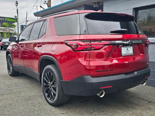 Radiant Red Tintcoat 2024 Chevrolet Traverse RS