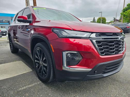 Radiant Red Tintcoat 2024 Chevrolet Traverse RS