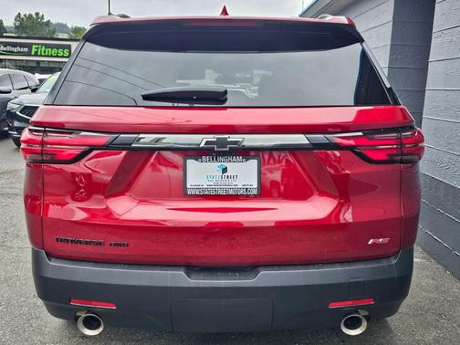Radiant Red Tintcoat 2024 Chevrolet Traverse RS