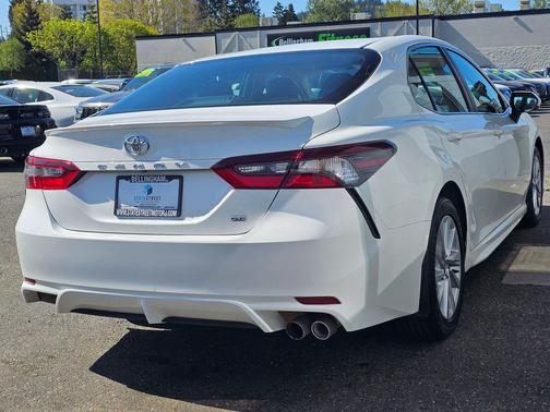 Ice Cap 2023 Toyota Camry SE
