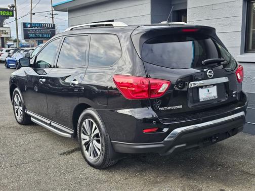 2018 Nissan Pathfinder SL