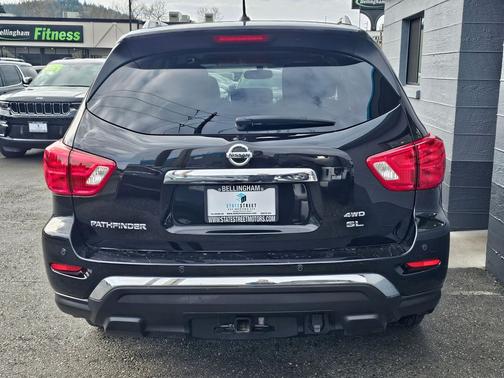 2018 Nissan Pathfinder SL