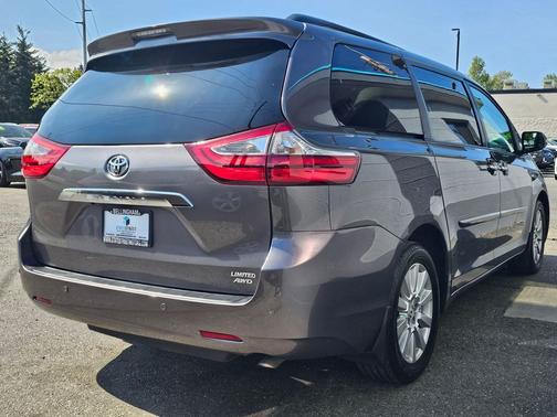 Predawn Gray Mica 2017 Toyota Sienna Limited Premium