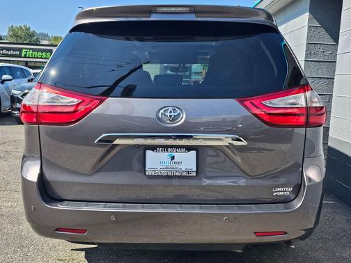 Predawn Gray Mica 2017 Toyota Sienna Limited Premium
