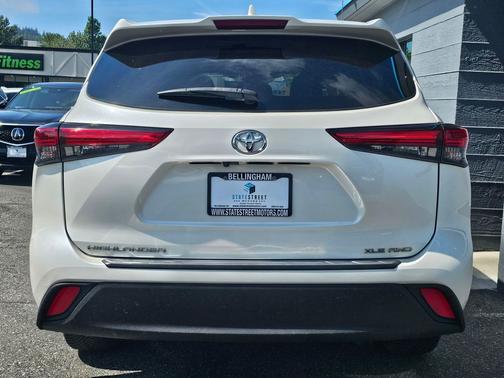 Blizzard Pearl 2021 Toyota Highlander XLE