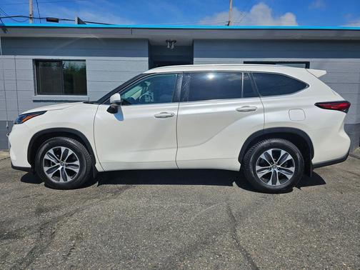 Blizzard Pearl 2021 Toyota Highlander XLE