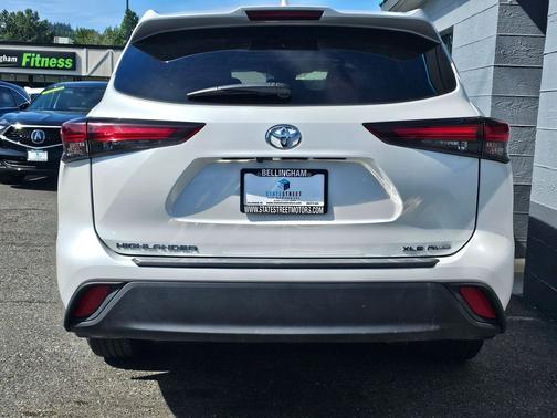 Wind Chill Pearl 2025 Toyota Highlander XLE