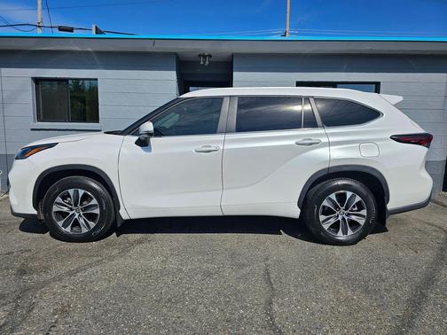 Wind Chill Pearl 2025 Toyota Highlander XLE