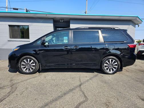 Midnight Black Metallic 2020 Toyota Sienna XLE Premium