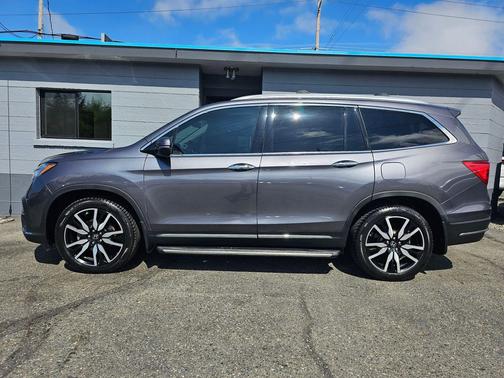 Modern Steel Metallic 2019 Honda Pilot Touring 8-Passenger