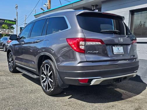 Modern Steel Metallic 2019 Honda Pilot Touring 8-Passenger