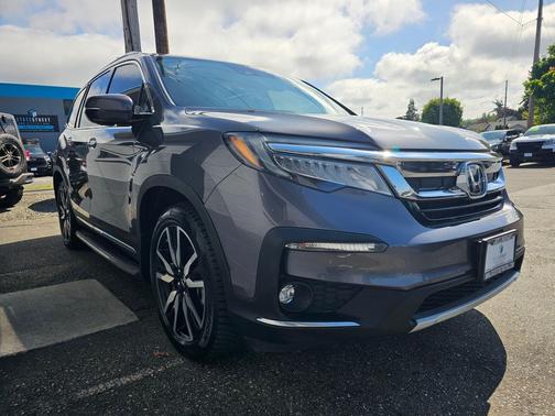 Modern Steel Metallic 2019 Honda Pilot Touring 8-Passenger