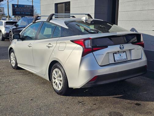 2021 Toyota Prius LE