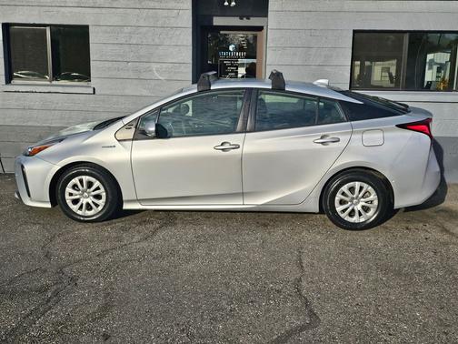 2021 Toyota Prius LE