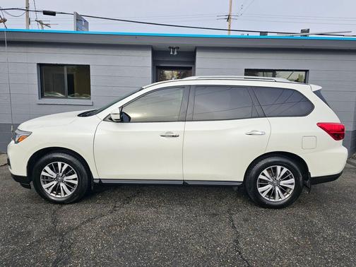 2018 Nissan Pathfinder SV