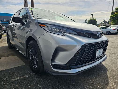 Celestial Silver Metallic 2025 Toyota Sienna XSE 7 Passenger