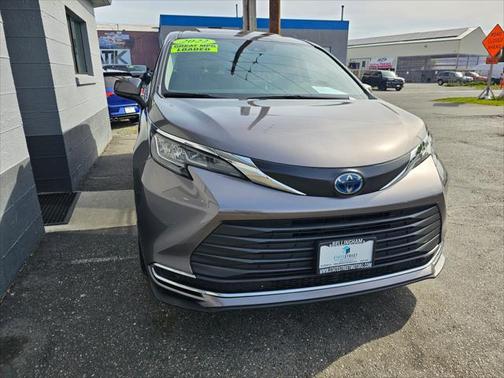 2022 Toyota Sienna XLE 8 Passenger
