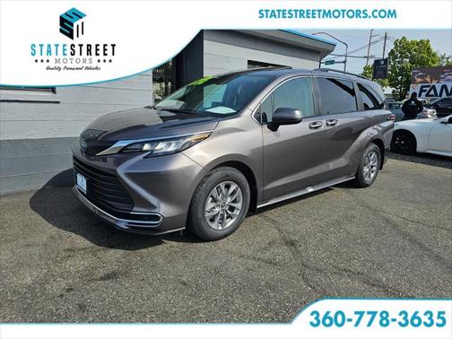 2022 Toyota Sienna XLE 8 Passenger