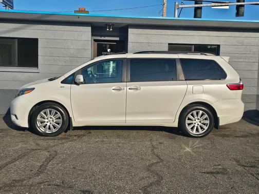 2017 Toyota Sienna Limited Premium