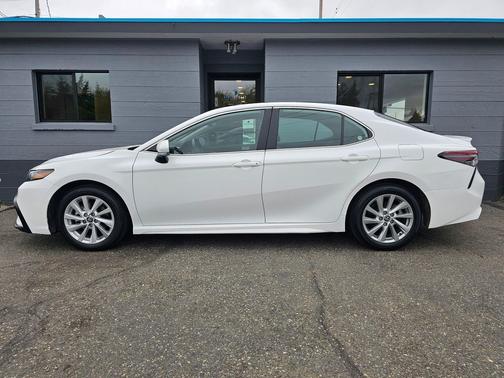 Ice Cap 2024 Toyota Camry SE