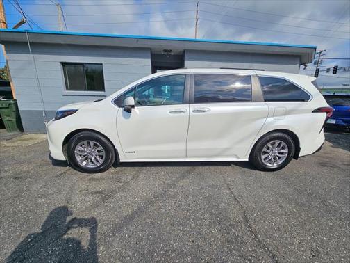 2021 Toyota Sienna XLE 7 Passenger