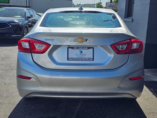 Silver Ice Metallic 2017 Chevrolet Cruze LT