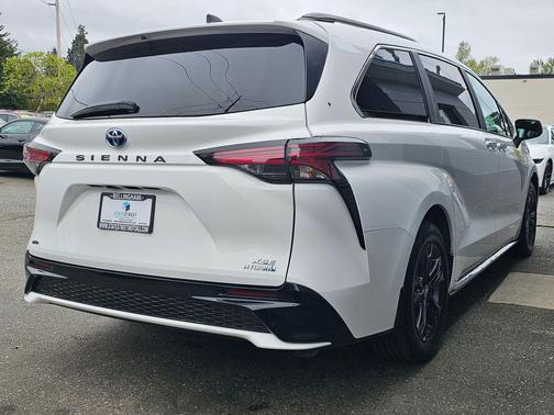 Super White 2024 Toyota Sienna XSE 7 Passenger