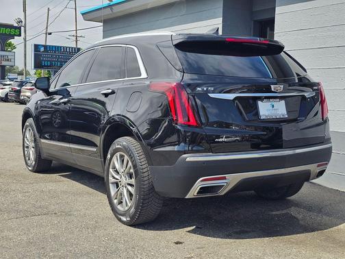 Stellar Black Metallic 2021 Cadillac XT5 Premium Luxury