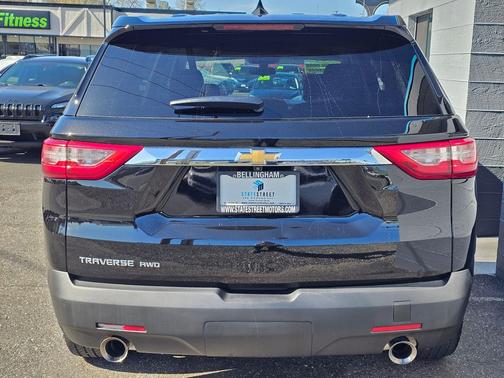 Mosaic Black Metallic 2021 Chevrolet Traverse LS