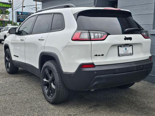 Bright White Clear Coat 2023 Jeep Cherokee Altitude