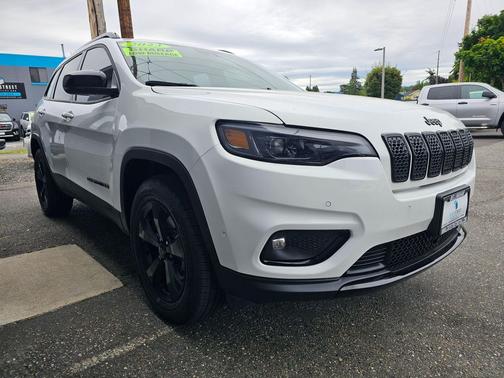 Bright White Clear Coat 2023 Jeep Cherokee Altitude