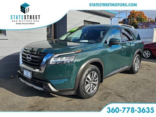2023 Nissan Pathfinder SL 4WD
