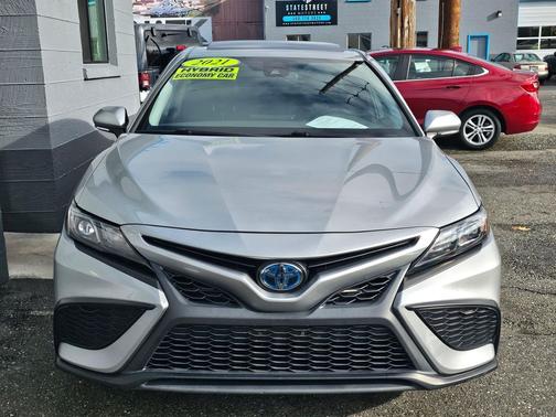2021 Toyota Camry Hybrid SE