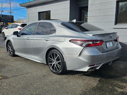 2021 Toyota Camry Hybrid SE