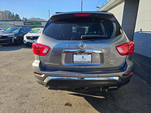 2017 Nissan Pathfinder SL