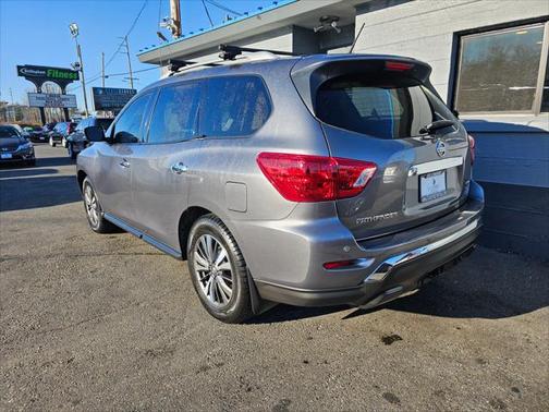 2017 Nissan Pathfinder SL