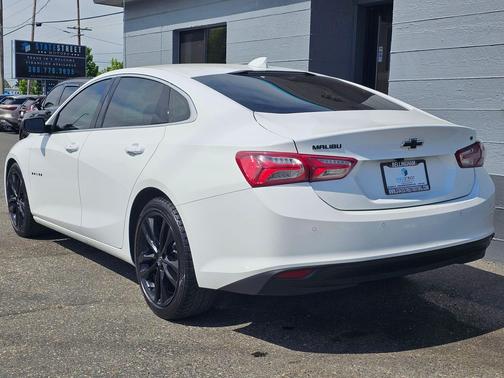 Summit White 2024 Chevrolet Malibu 1LT