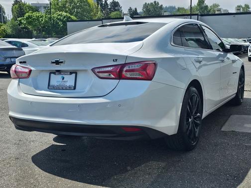 Summit White 2024 Chevrolet Malibu 1LT