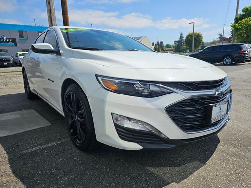Summit White 2024 Chevrolet Malibu 1LT
